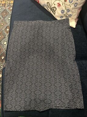 Rip Skirt Black and White Geometric Pencil Skirt Length 3 Like NEW